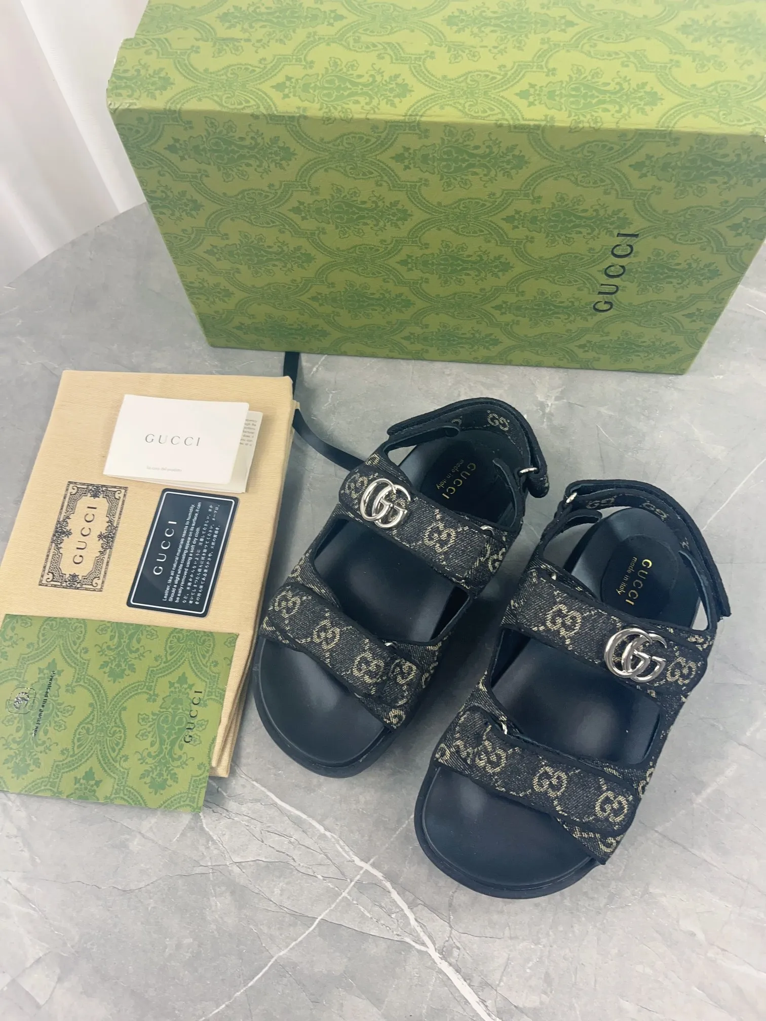 👟👟Ex-factory price 520👟👟 2024 Gucci presbyopic fabric sandals, Gucci special presbyopic canvas fabric with double G metal buckle, fabric: double G presbyopic/imported cowhide, lining: cow lining, outsole: rubber outsole, size: 35-42